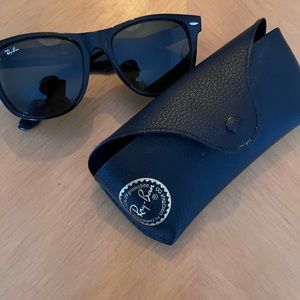 GUC Rayban Wayfarer Sunglasses with case